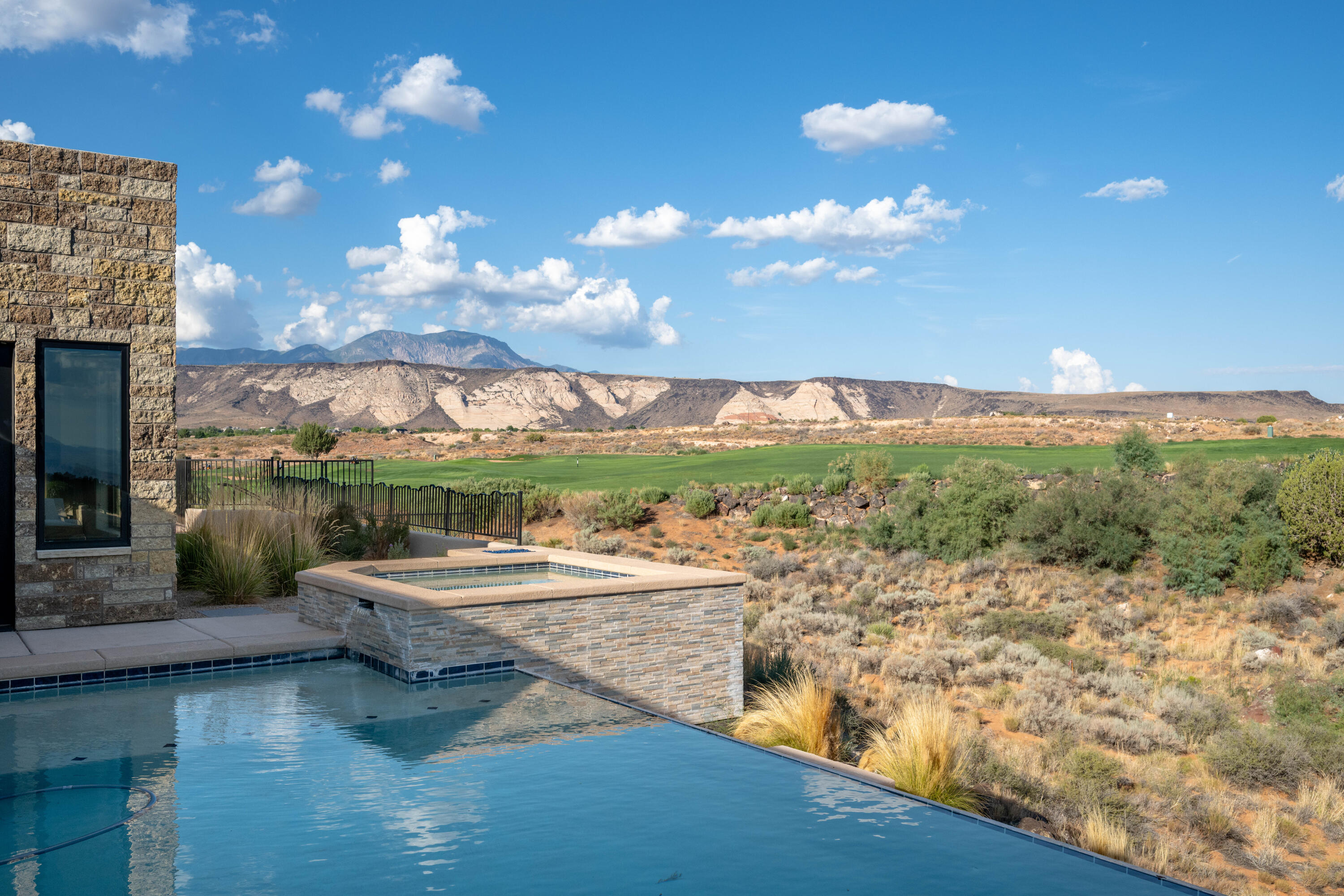 LEDGES OF ST GEORGE - Residential