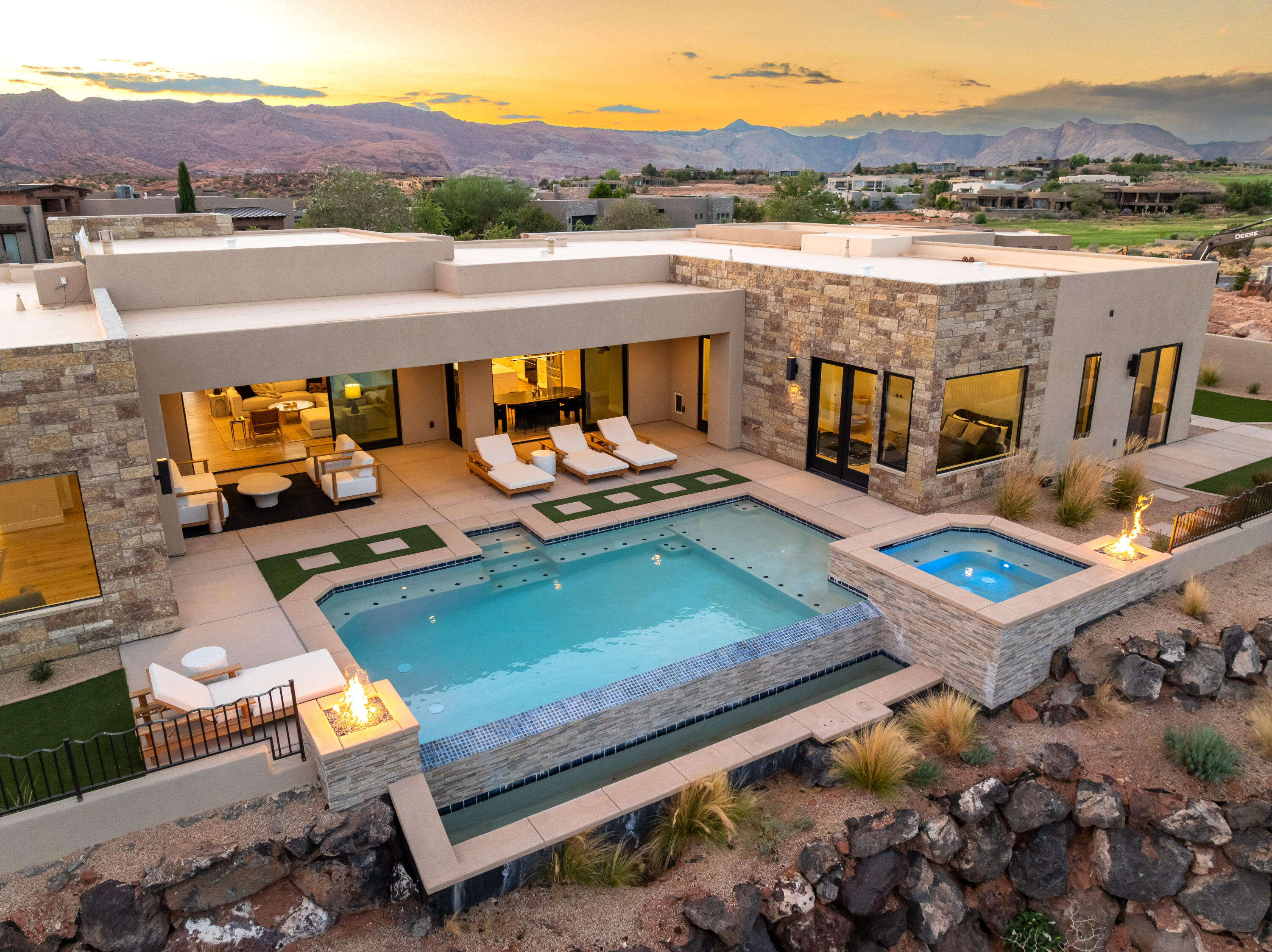 LEDGES OF ST GEORGE - Residential