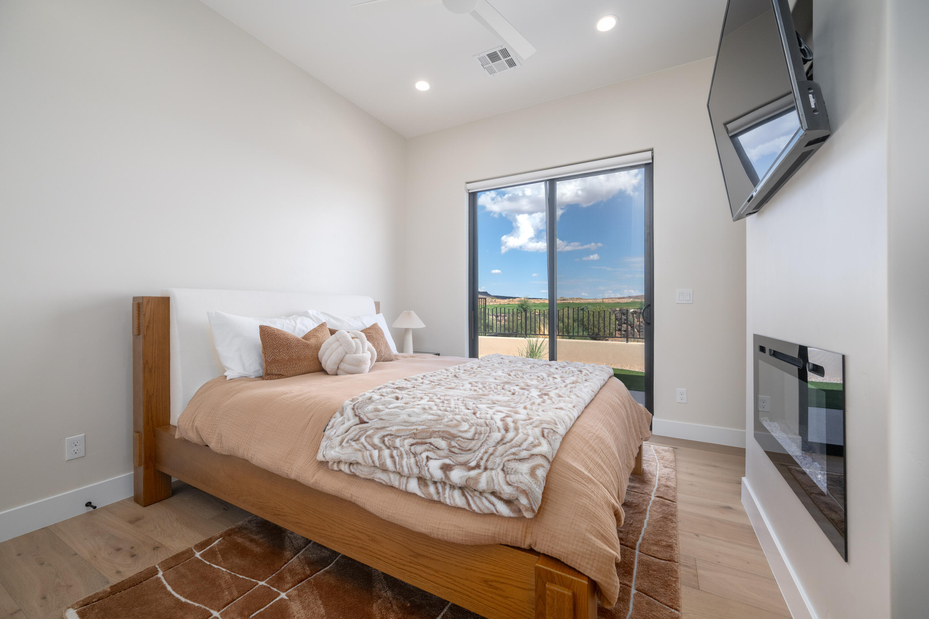 LEDGES OF ST GEORGE - Residential