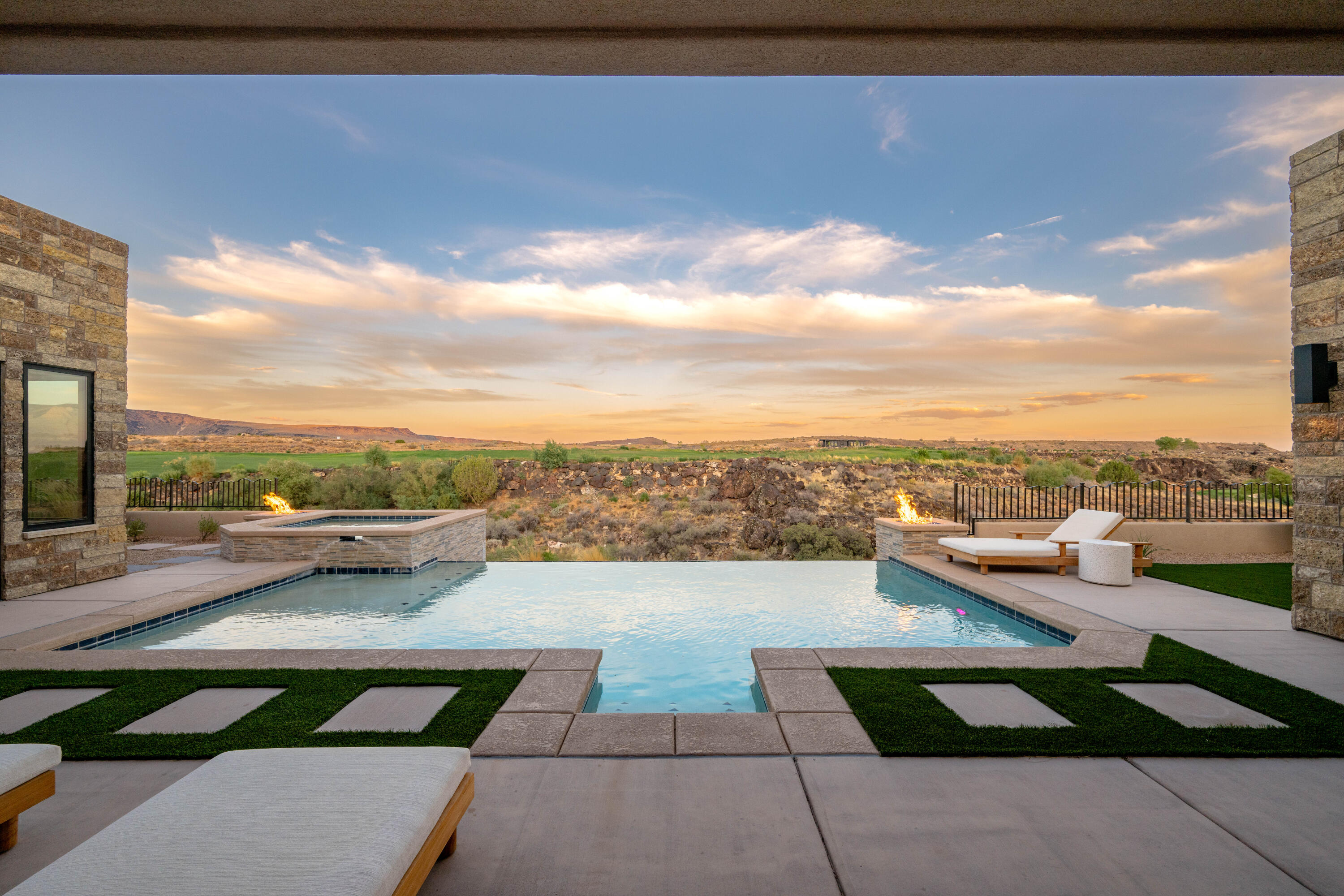 LEDGES OF ST GEORGE - Residential