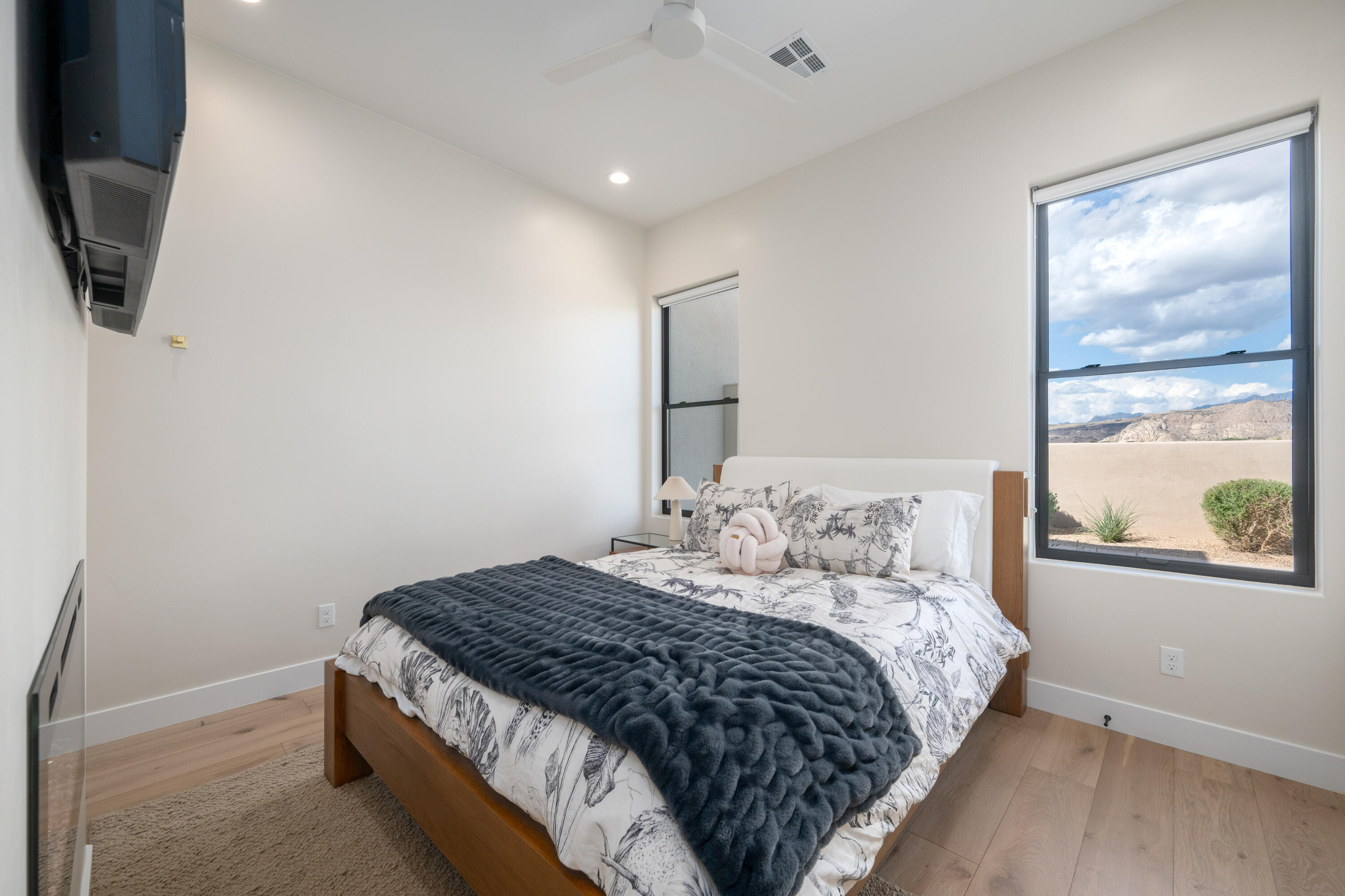 LEDGES OF ST GEORGE - Residential