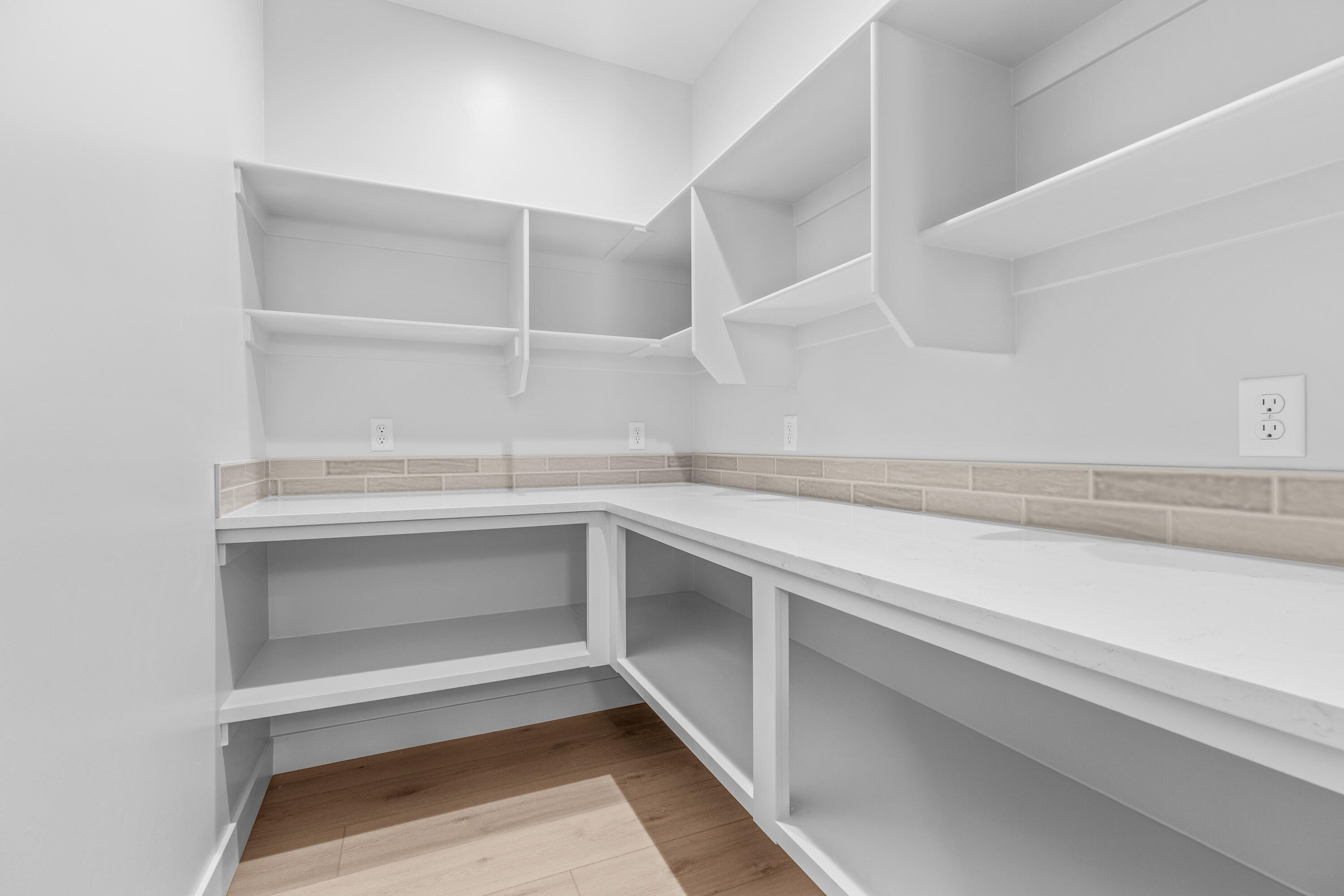 MOUNTAIN VIEW ESTATES - Residential