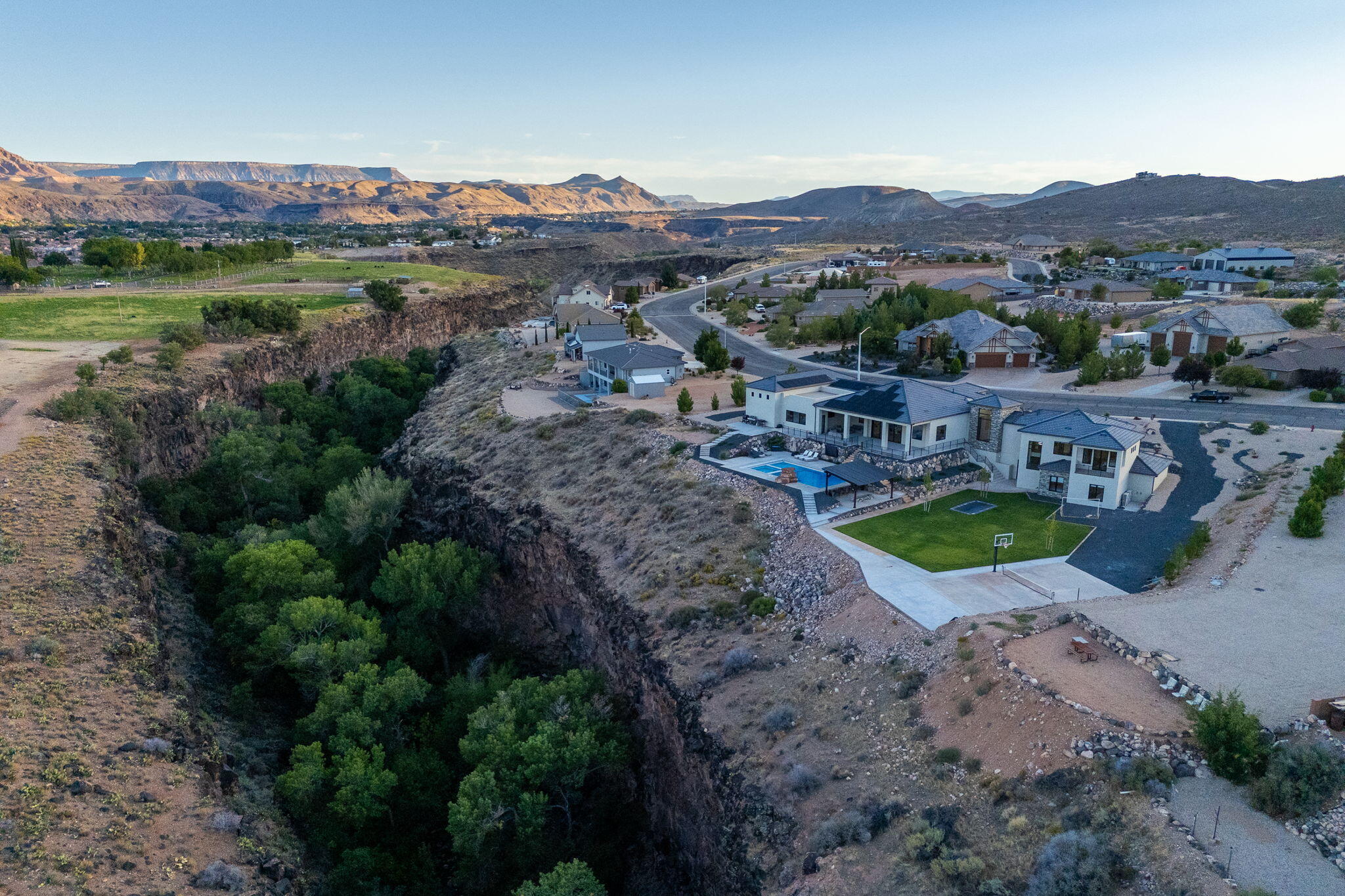 ALMOND HEIGHTS PARK - Residential