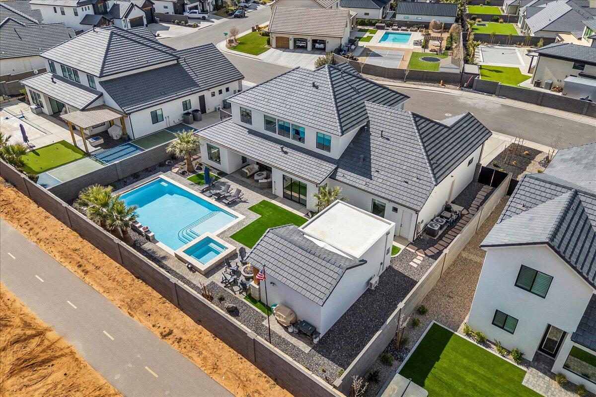 QUEENSRIDGE - Residential