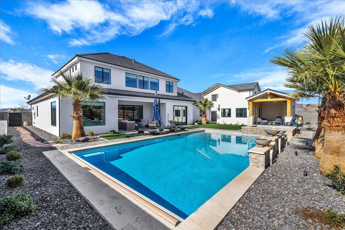 QUEENSRIDGE - Residential