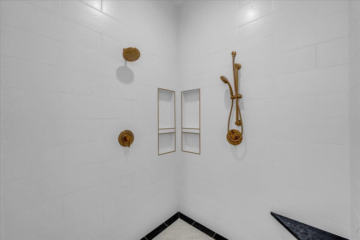 QUEENSRIDGE - Residential