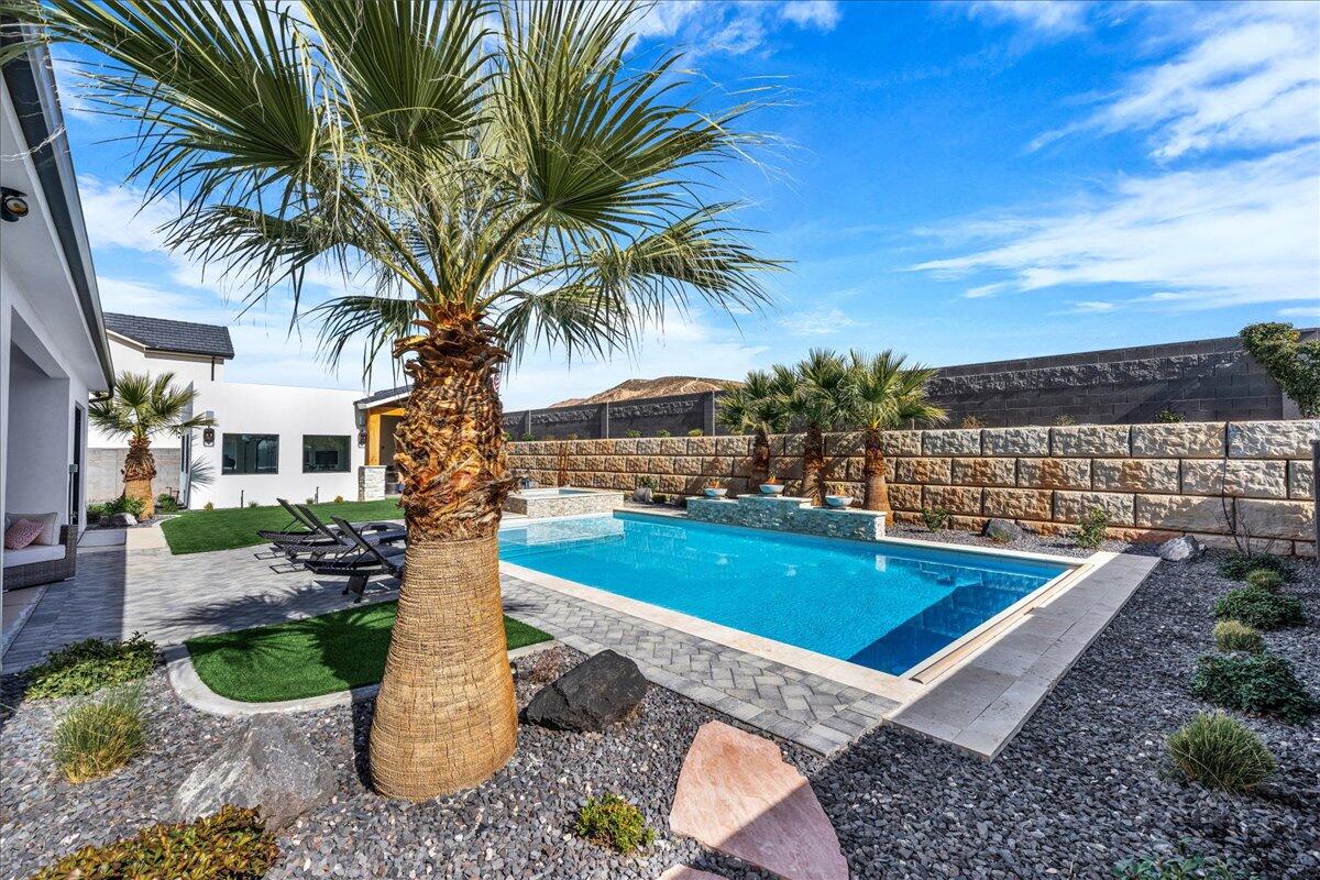 QUEENSRIDGE - Residential