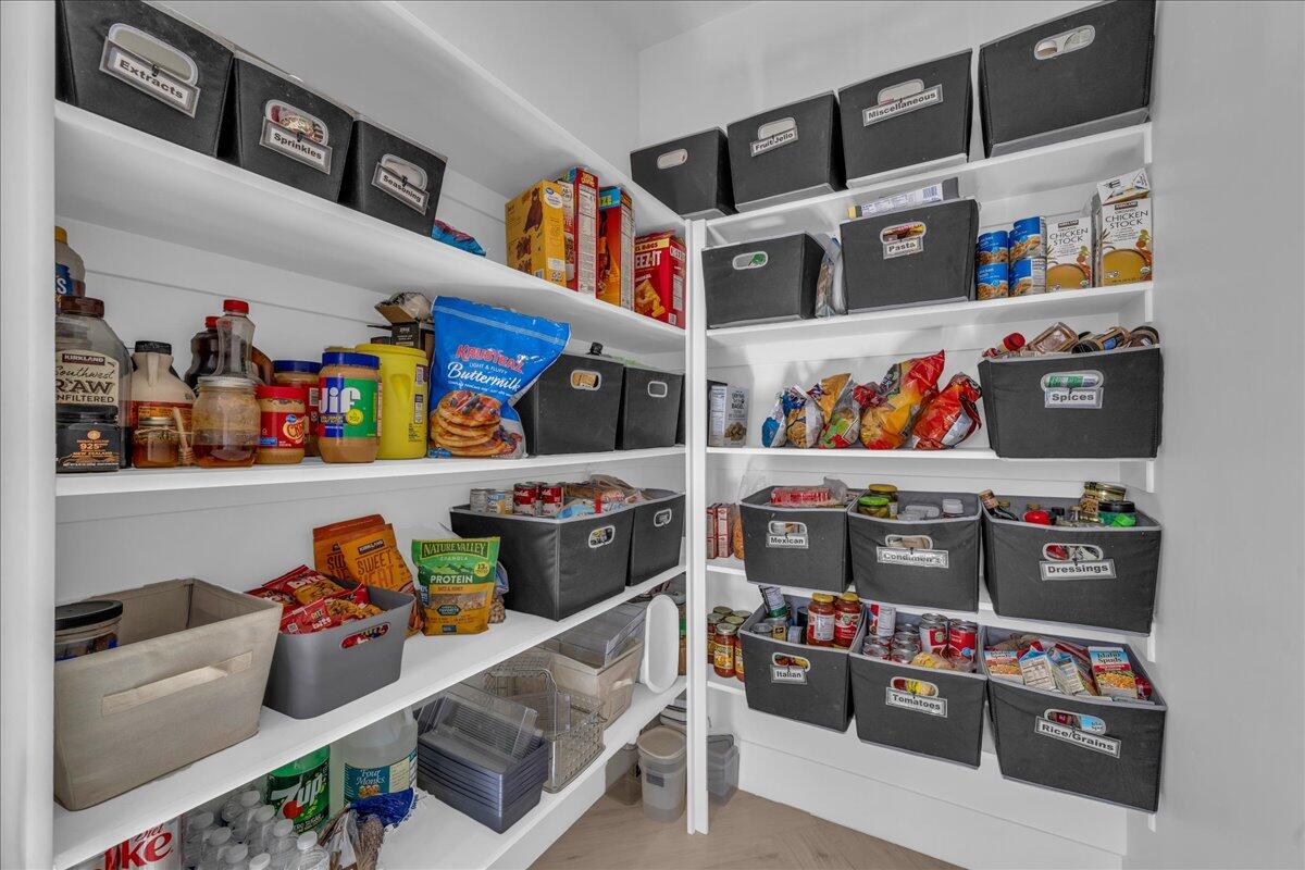 QUEENSRIDGE - Residential