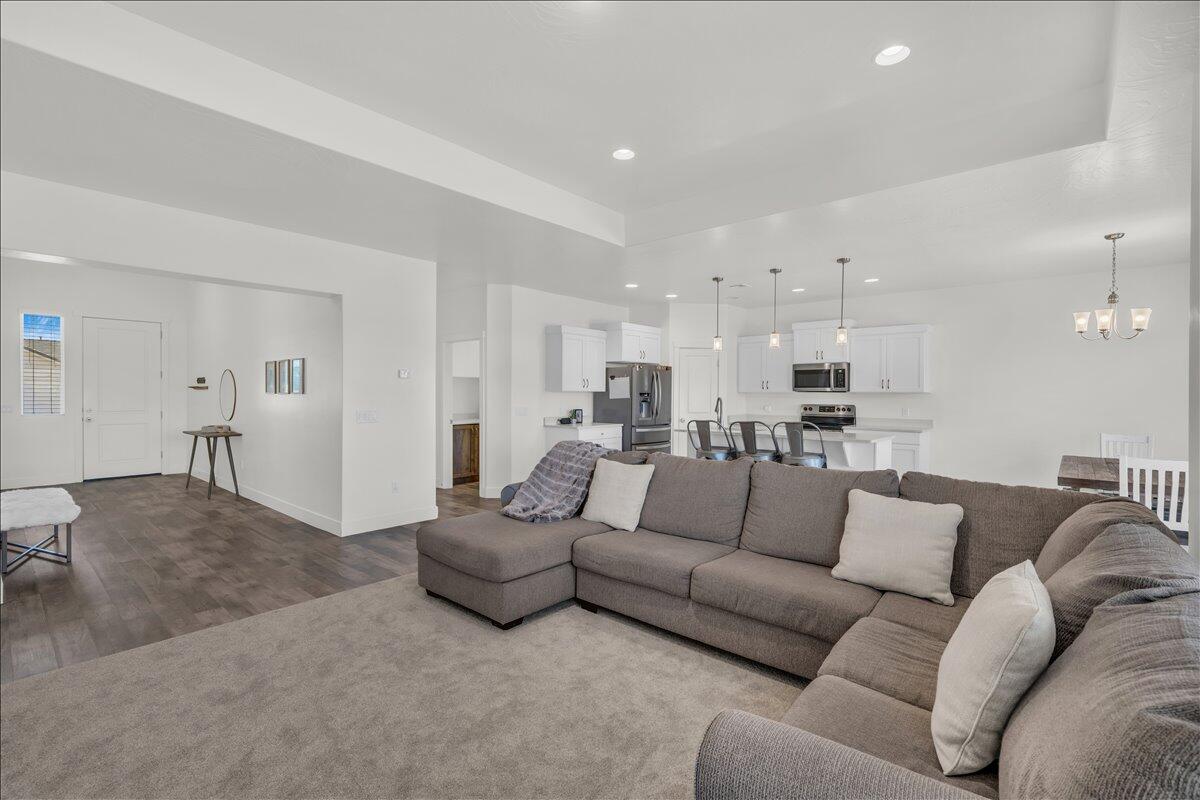 SAGE CANYON - Residential