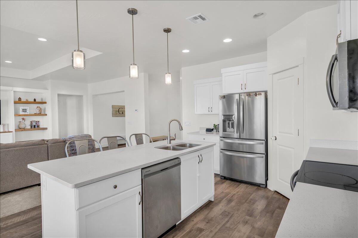 SAGE CANYON - Residential