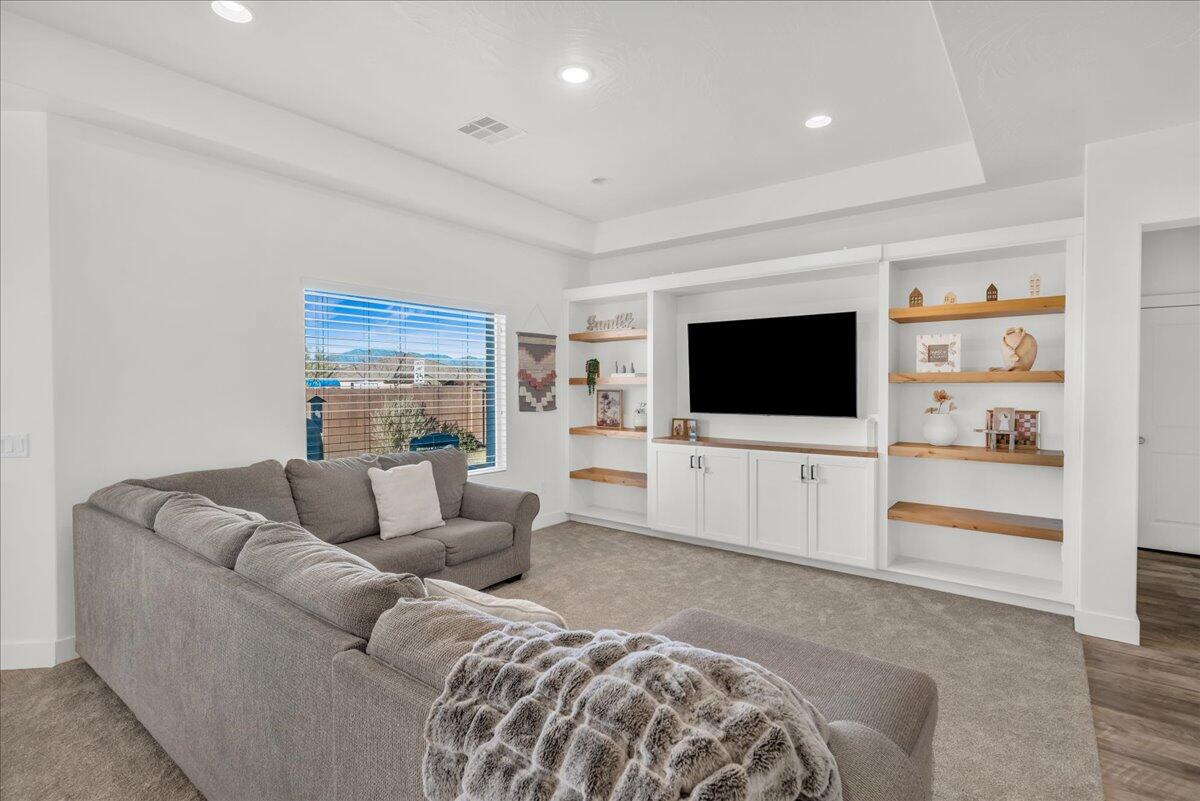 SAGE CANYON - Residential