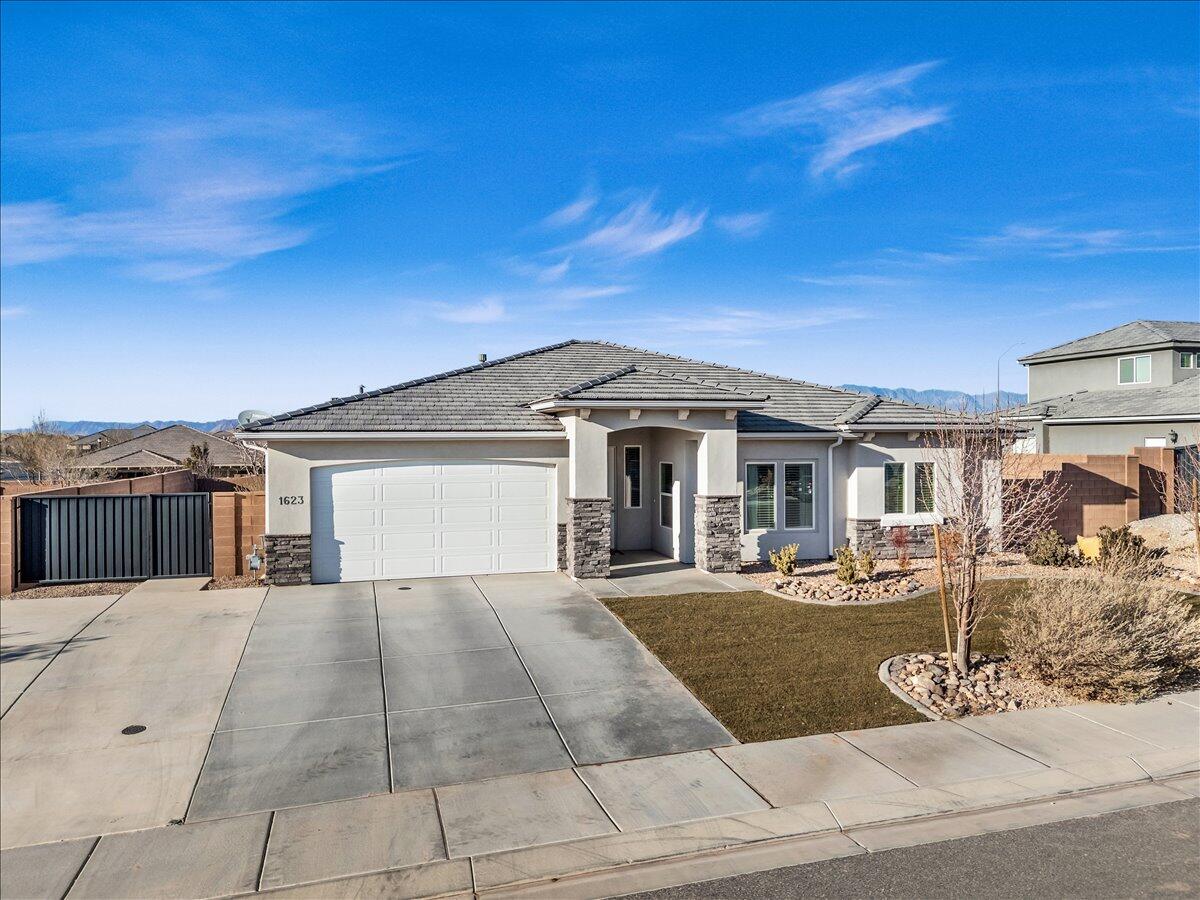 SAGE CANYON - Residential