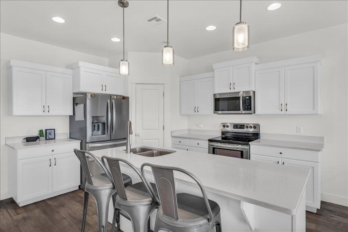 SAGE CANYON - Residential