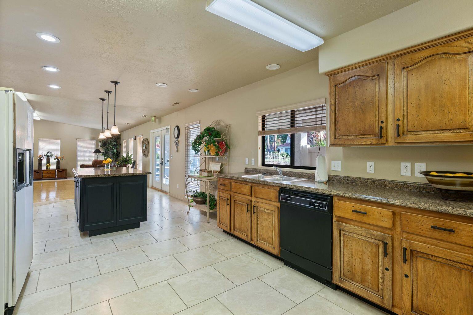 CRYSTAL LAKES TOWNHOMES - Residential