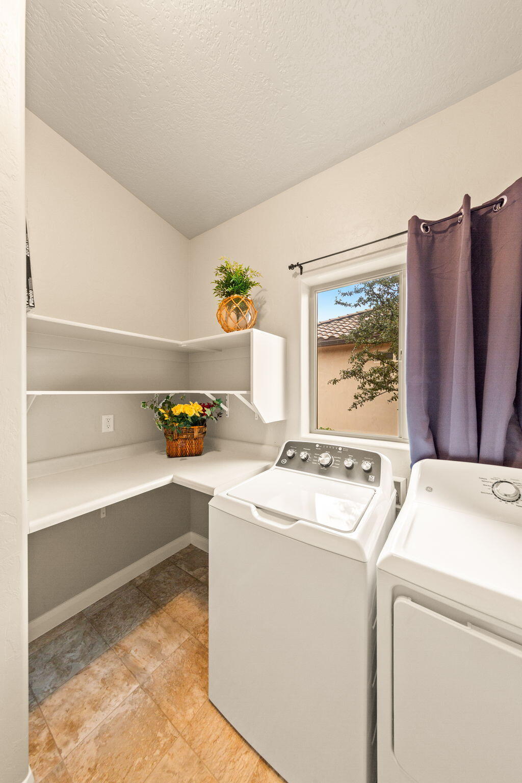 SUGAR PLUM IN THE FIELDS - Residential