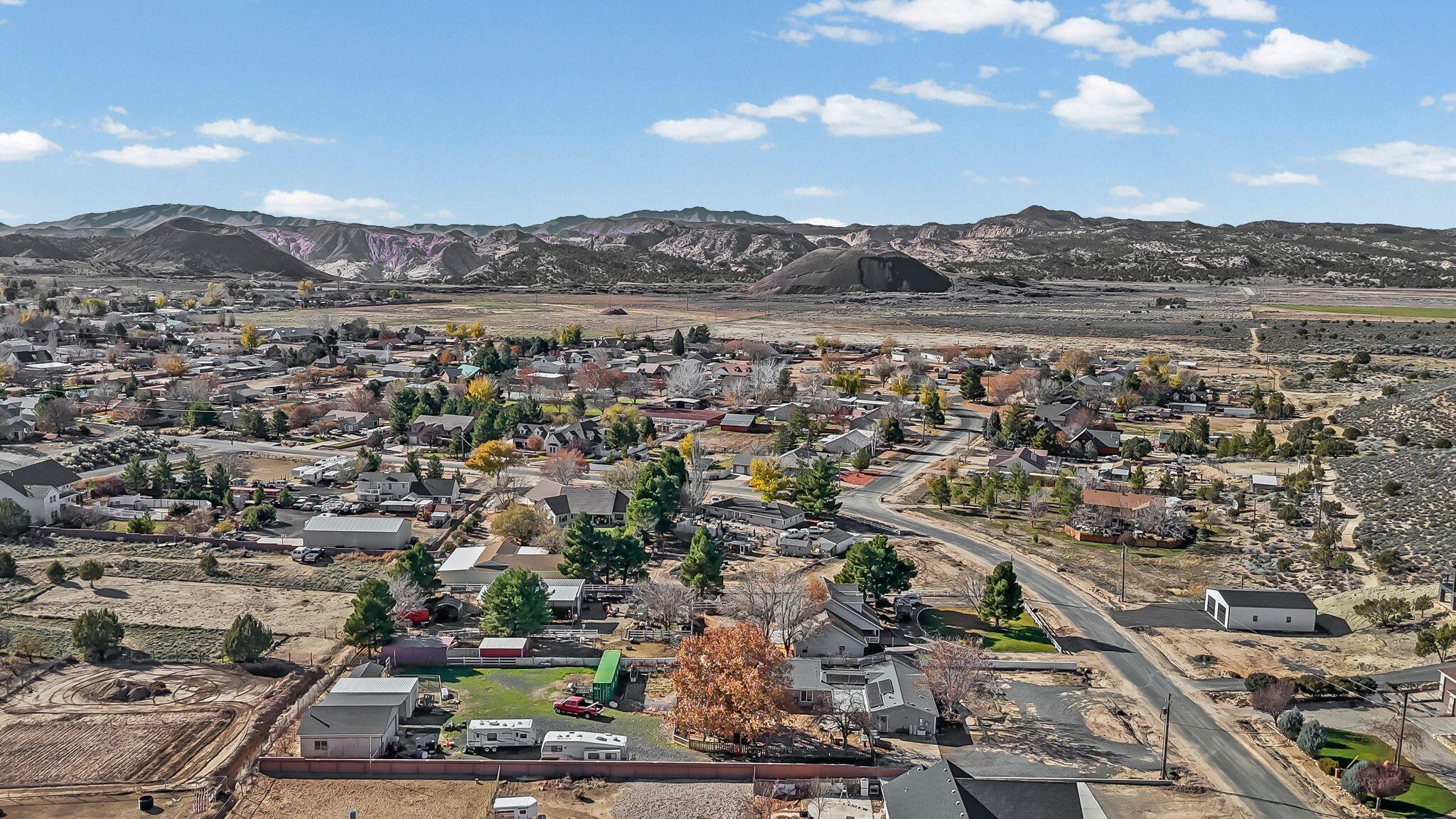 DIAMOND VALLEY ACRES - Residential