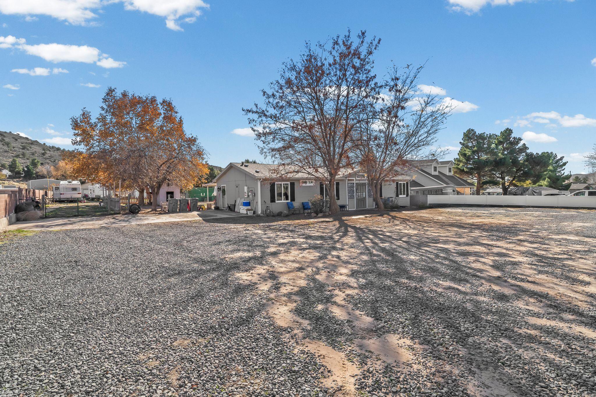 DIAMOND VALLEY ACRES - Residential