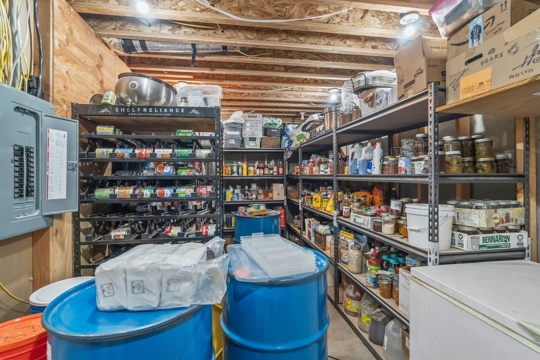 DIAMOND VALLEY ACRES - Residential