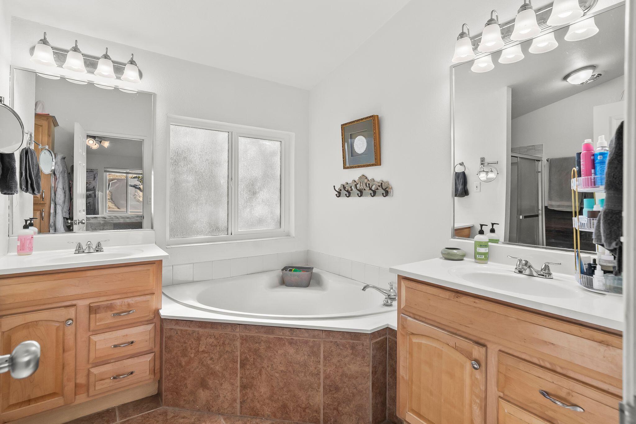 DIAMOND VALLEY ACRES - Residential