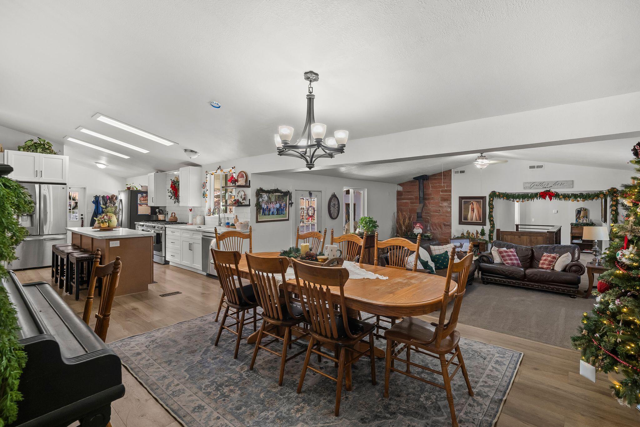 DIAMOND VALLEY ACRES - Residential