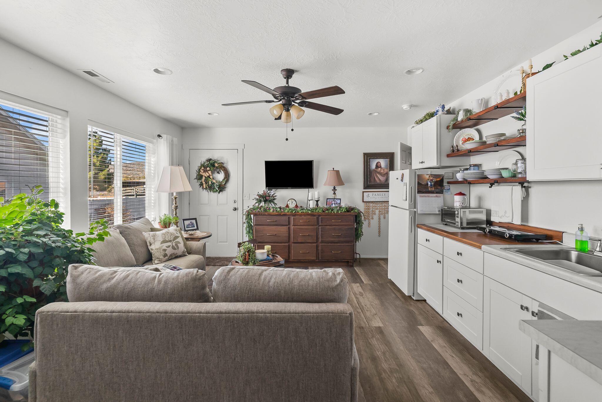 DIAMOND VALLEY ACRES - Residential