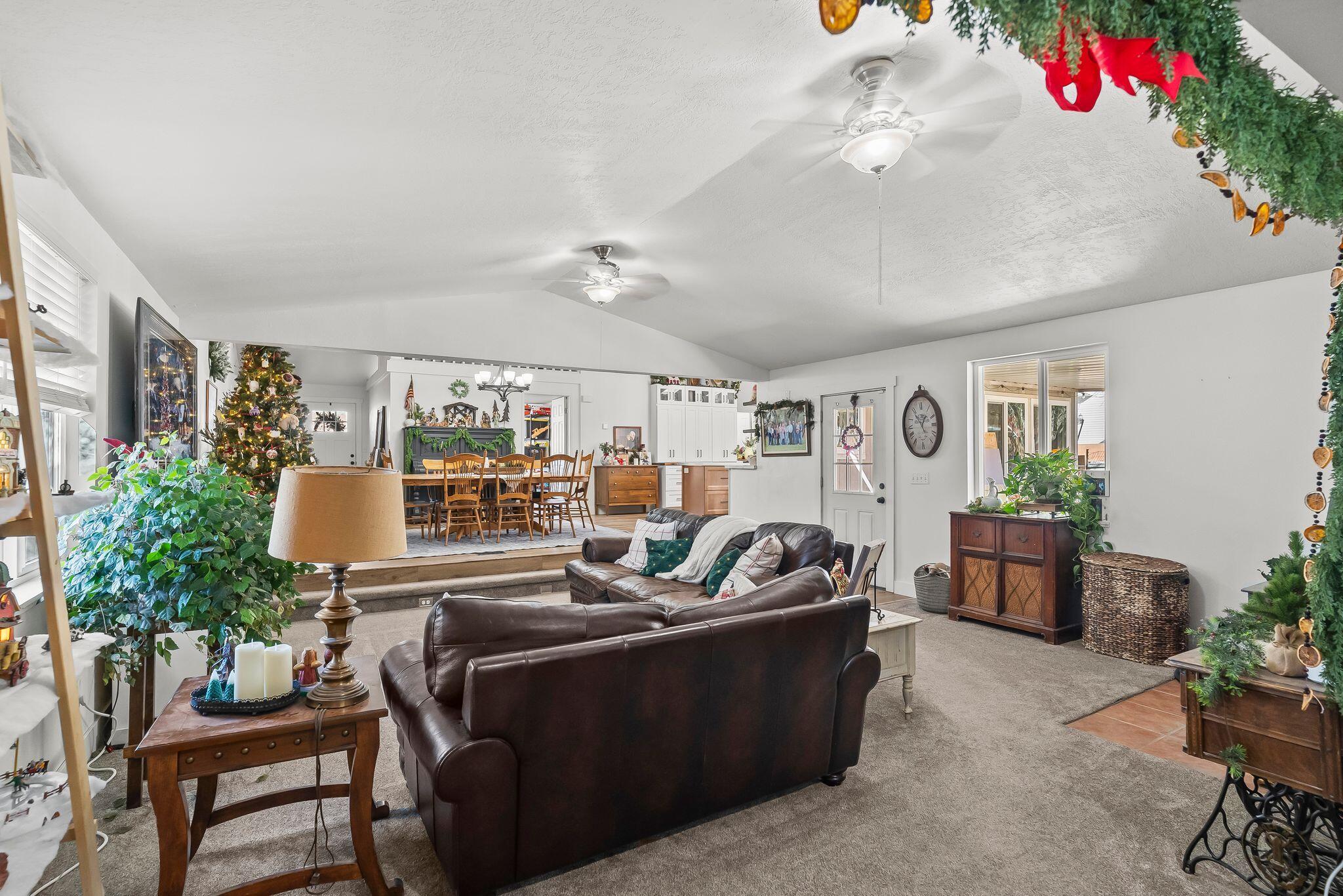 DIAMOND VALLEY ACRES - Residential