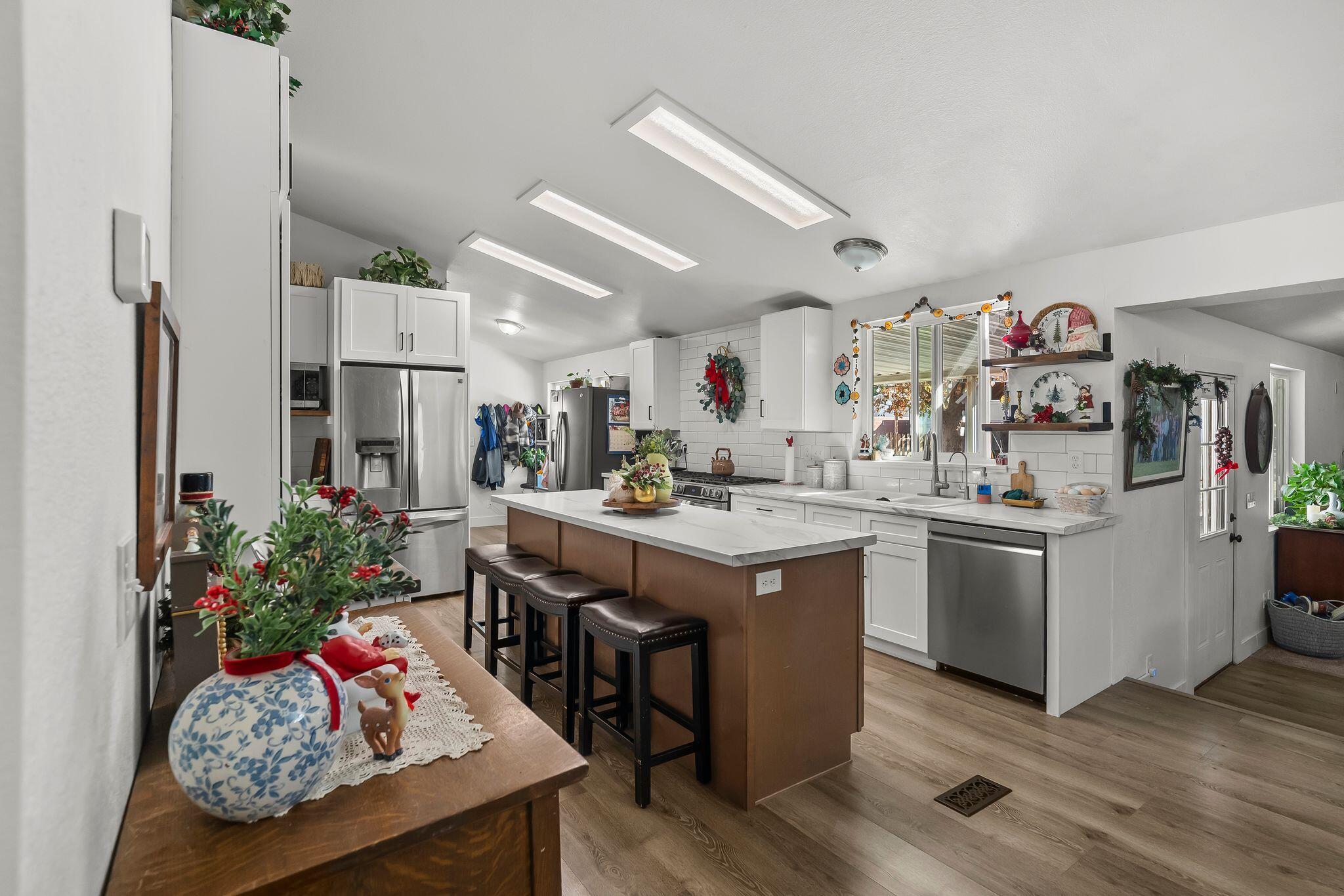 DIAMOND VALLEY ACRES - Residential