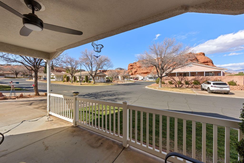 Photo of 1050 W RED HILLS Parkway #8, Washington, UT 84780 (MLS # 26-269425)