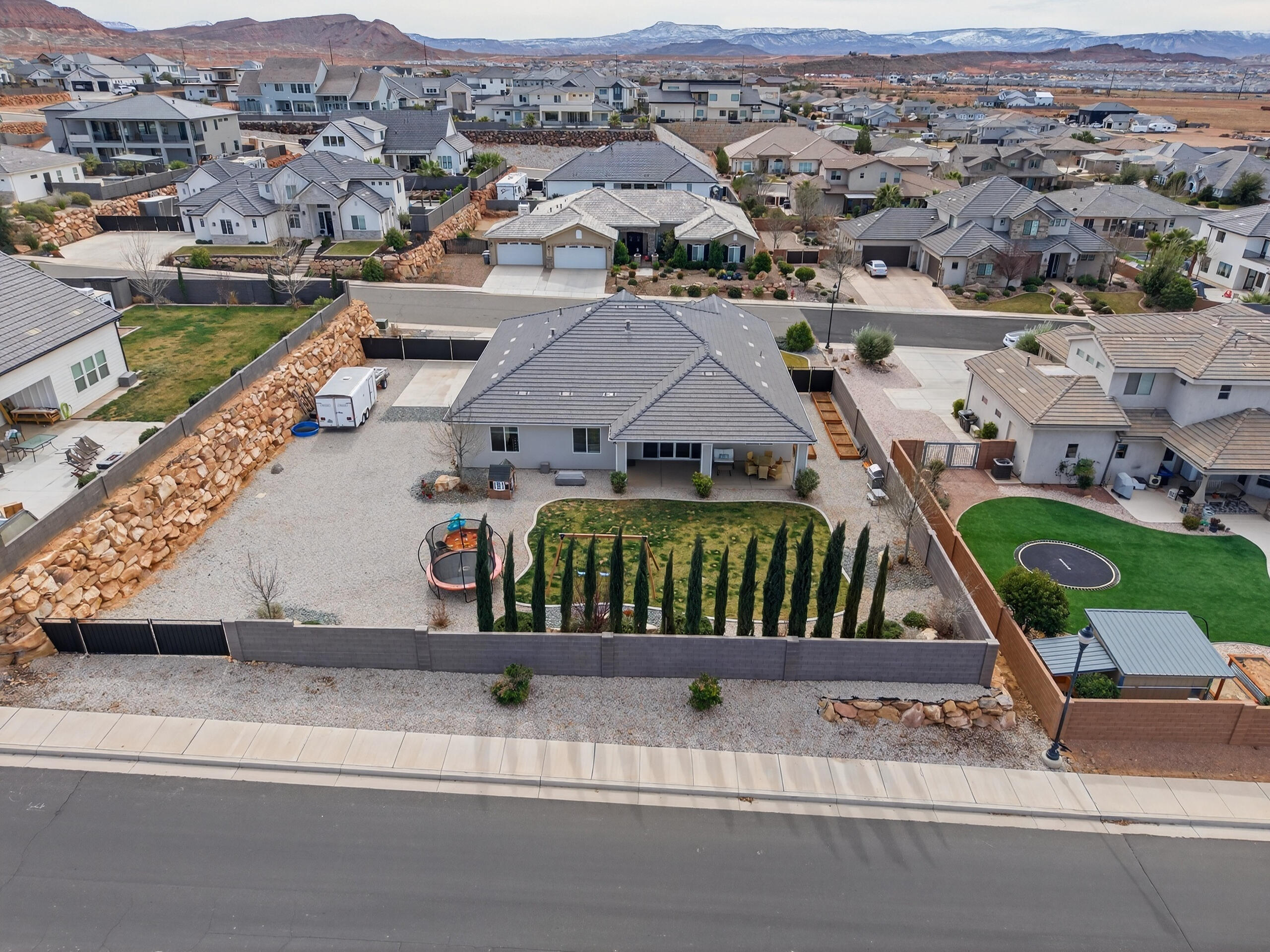 RUSTED HILLS - Residential