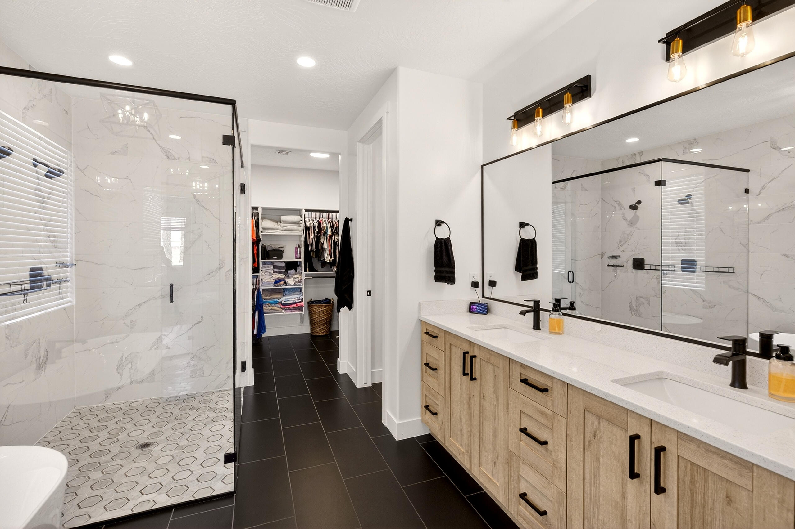 RUSTED HILLS - Residential