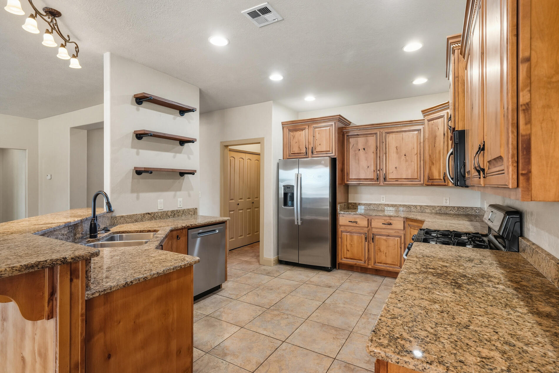 SHADOW CANYONS OF IVINS - Residential