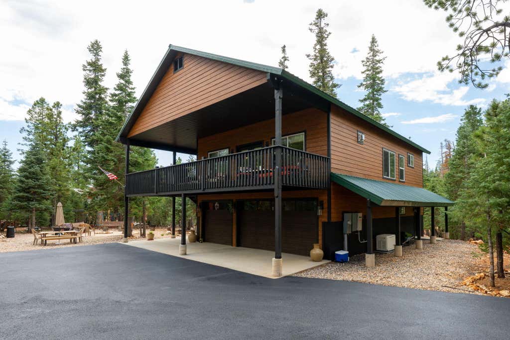 Photo of 290 Porcupine DR, Duck Creek, UT 84762 (MLS # 26-275118)