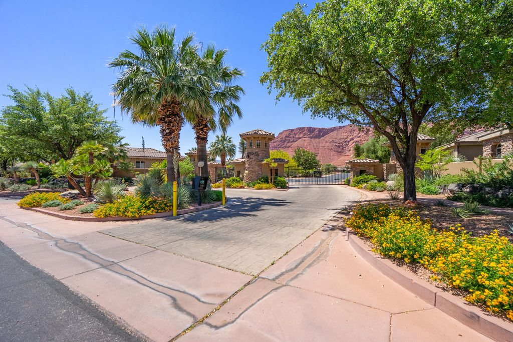 Photo of 340 N Snow Canyon DR 18 #18, Ivins, UT 84738 (MLS # 26-272438)