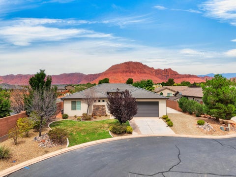 Photo of 11 E 640 S, Ivins, UT 84738 (MLS # 26-275975)