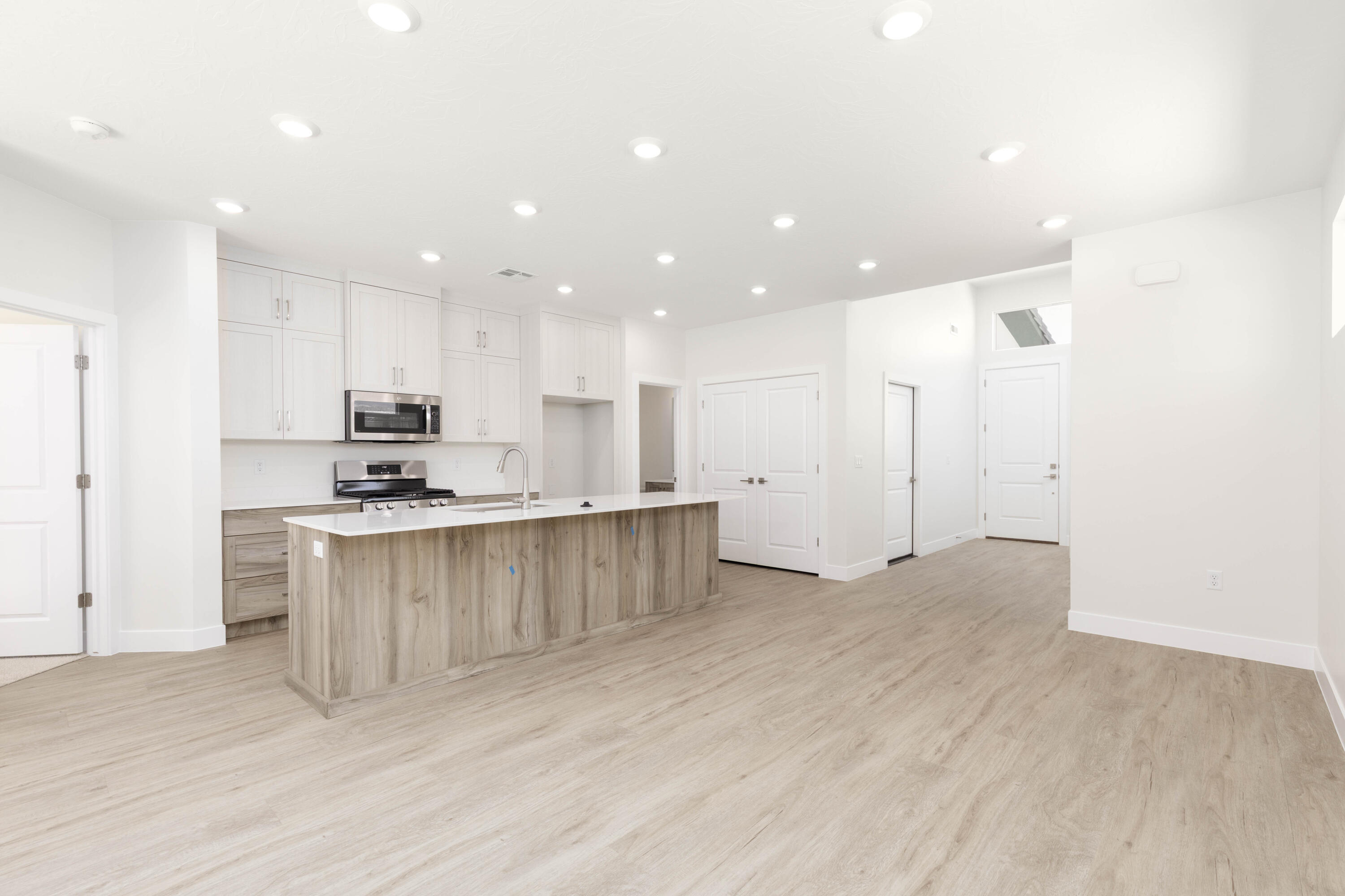 EAGLE POINTE - Residential