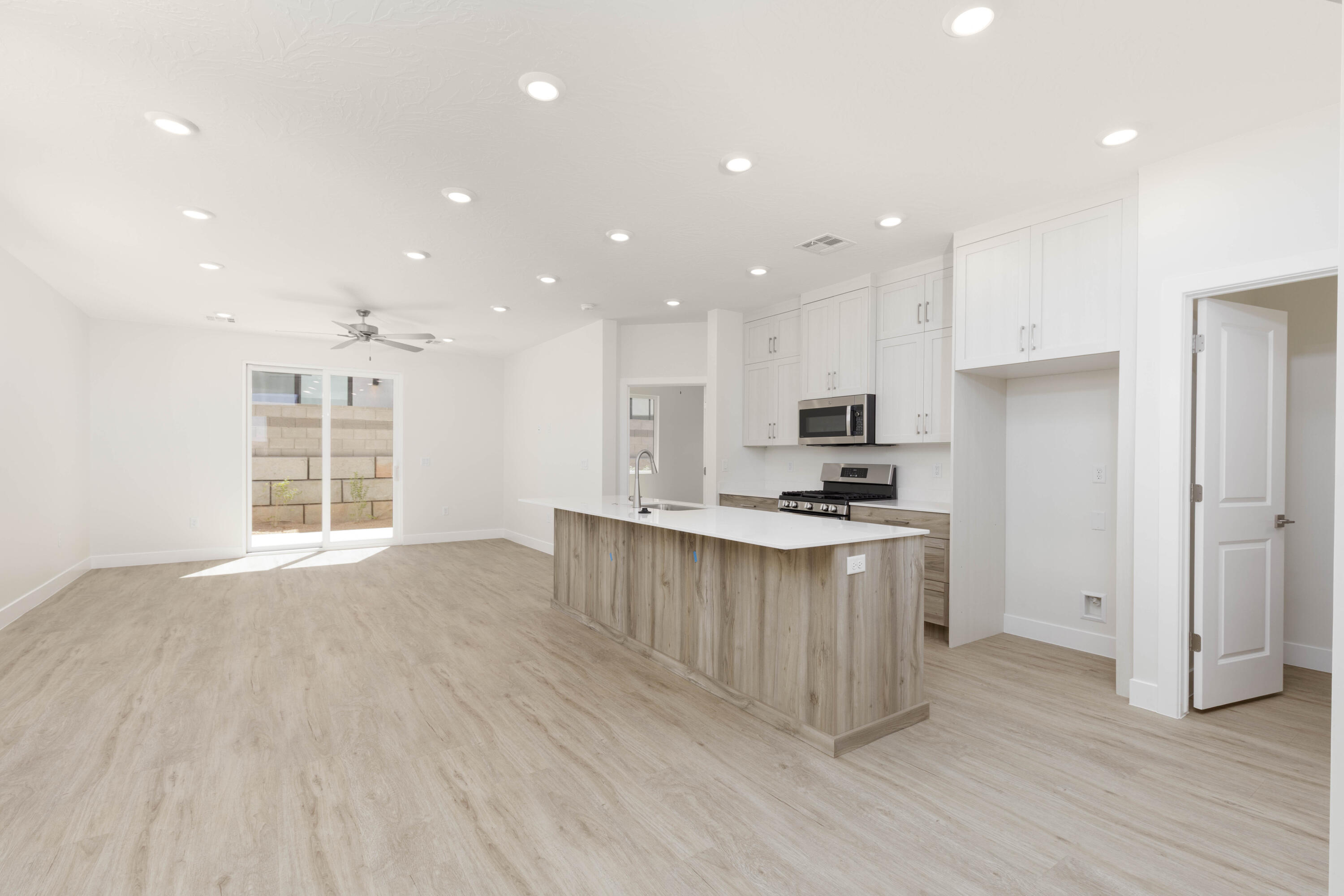 EAGLE POINTE - Residential