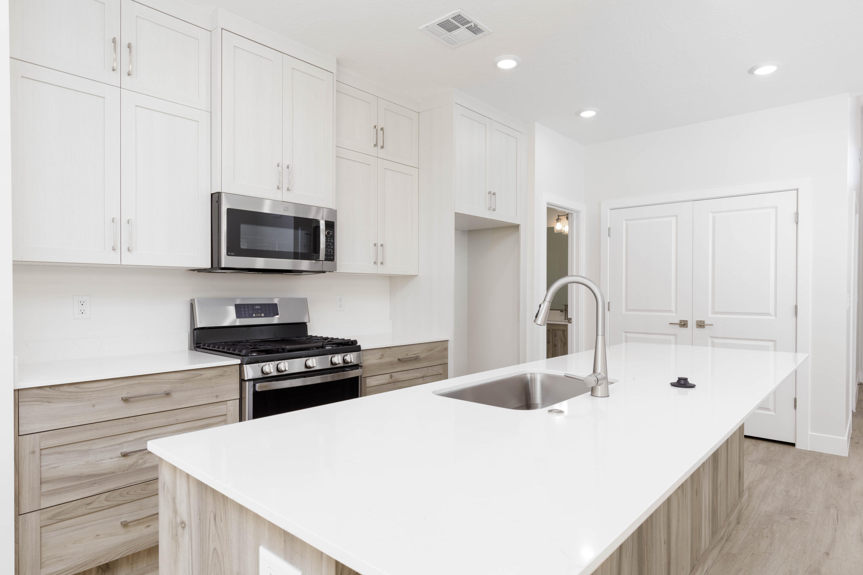 EAGLE POINTE - Residential