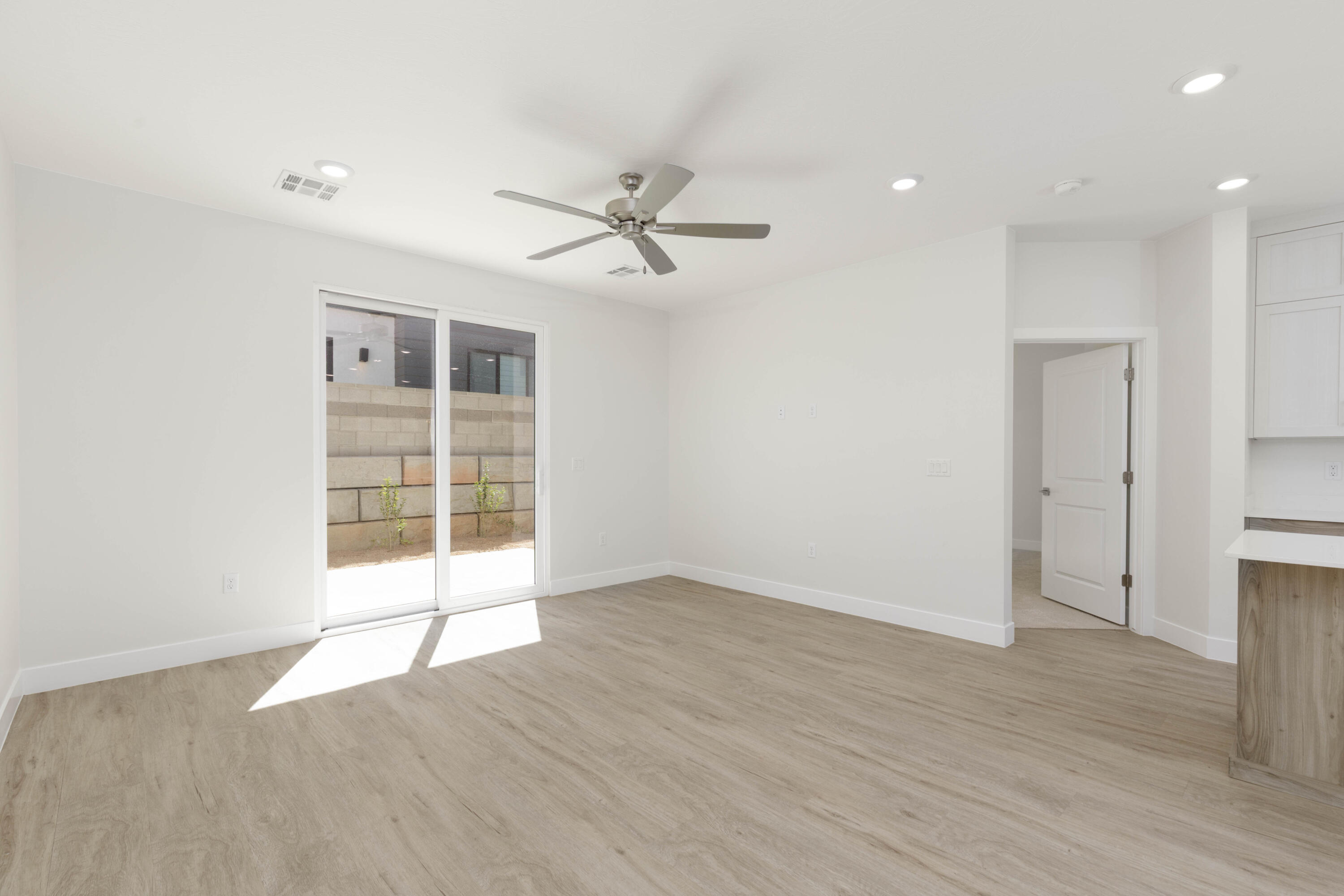 EAGLE POINTE - Residential