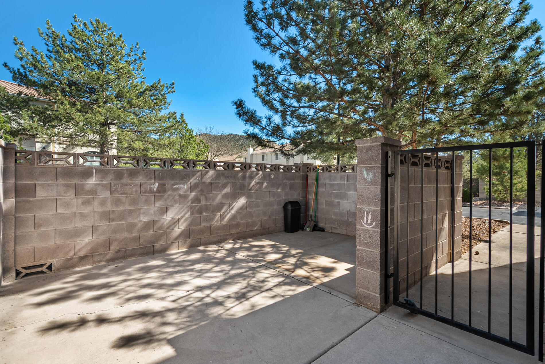 EAGLE POINTE - Residential