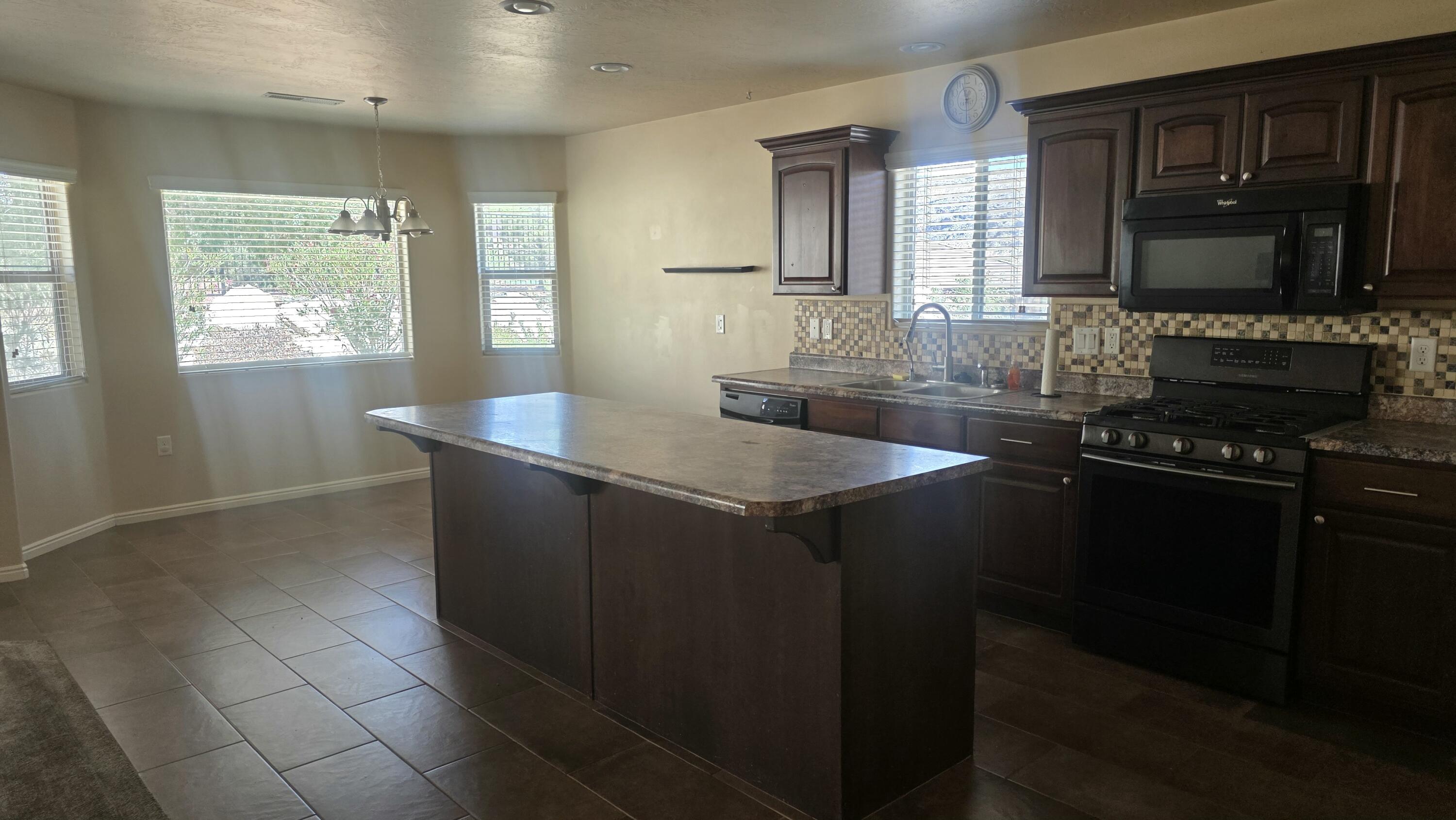 FALCON RIDGE - Residential