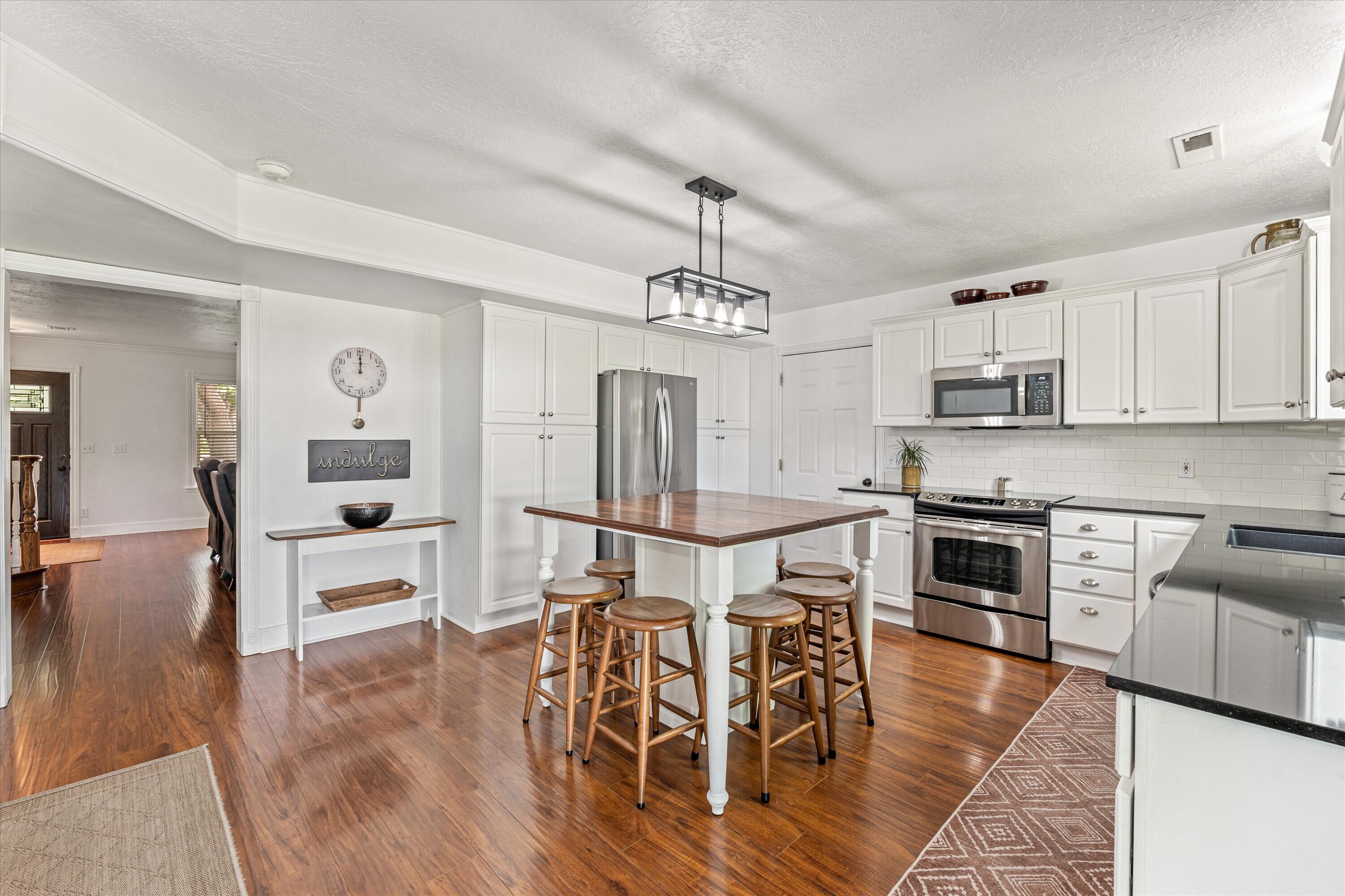 TOQUERVILLE TOWNSITE - Residential