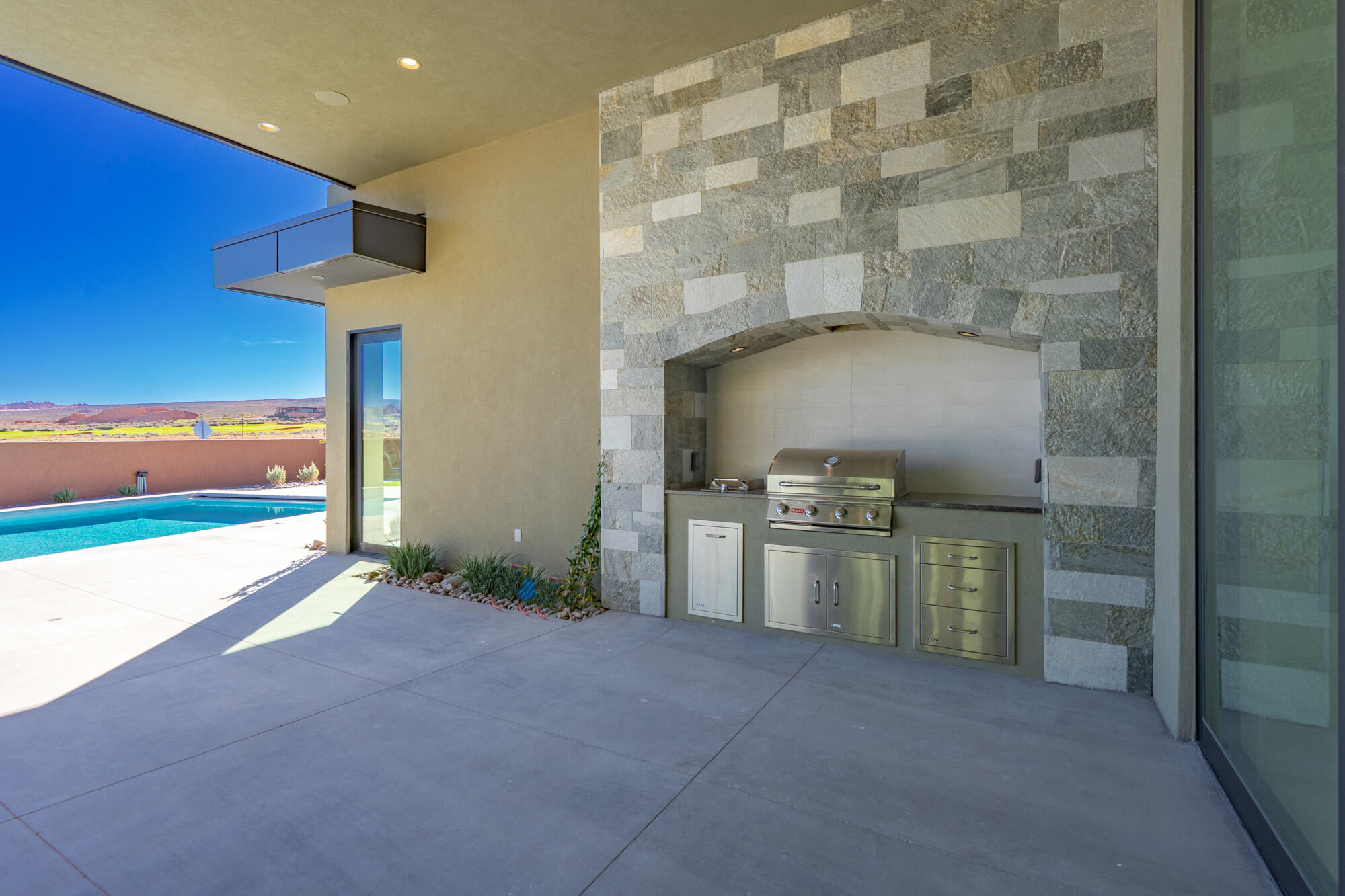 ESTATES AT SAND HOLLOW - Residential