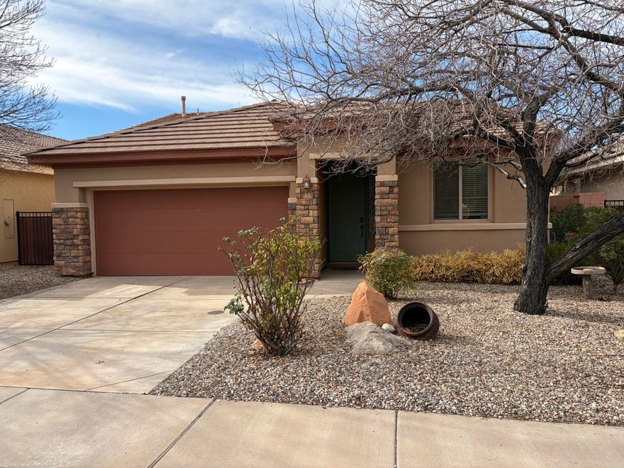 This home is perfect for all stages of life! Great starter home with a fully fenced backyard and parks just steps from your door. Fantastic for established families with 3 bedrooms and an excellent school district. Great for investors with all of the amenities that will draw in renters and low maintenance. Essential for empty nesters with the many club activities and a large community presence. 

*Please contact agent for showings*

Clubhouse Amenities:
Outdoor Pool, Outdoor Kiddie Pool,
Indoor Pool, Indoor Hot Tub,
Pickleball Courts, Tennis Court (Coverts to Pickleball), Fitness Center
VIEWS Amenities:
Outdoor Pool, Outdoor Hot Tub, 2 Pickleball Courts, and Fire Pit
Community Amenities:
6 Pocket Parks, 2 City Parks, 10.7 Miles of Trails, 4 Pickleball Courts at Heritage Park.