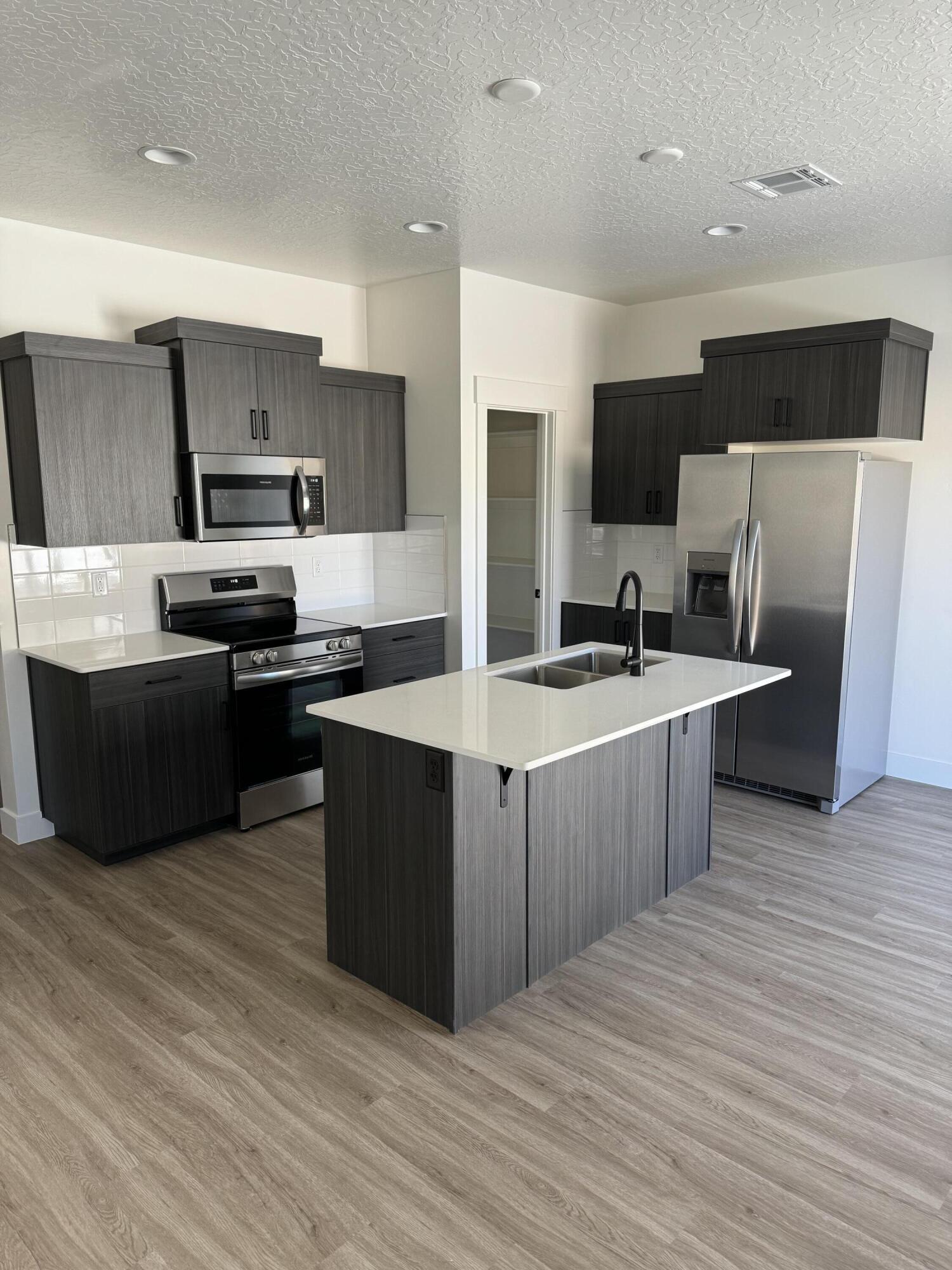 SOUTH DESERT TH - Residential