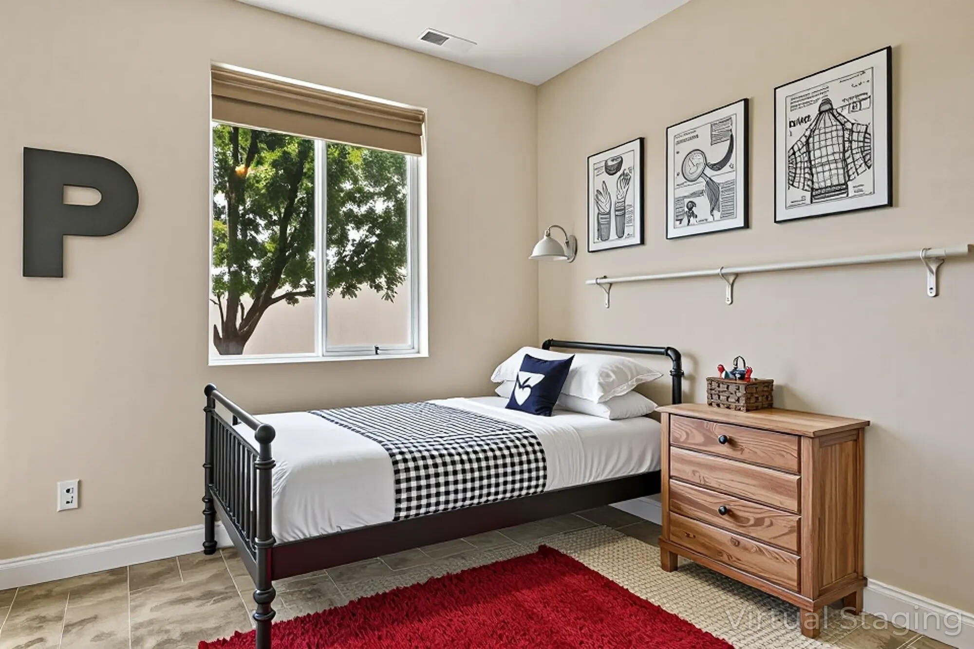 Main image without alt text