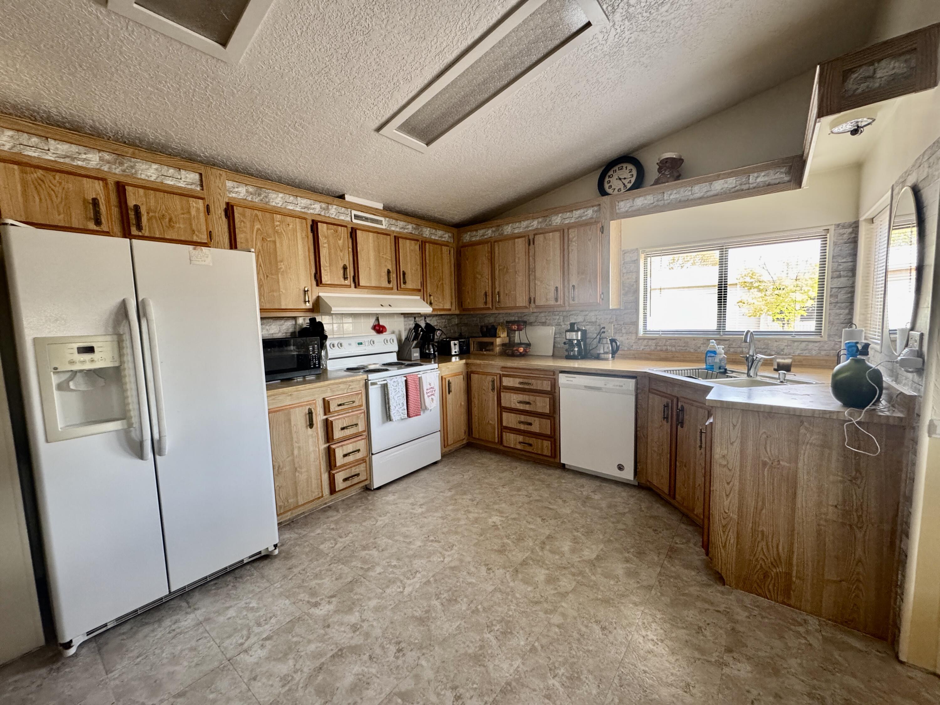 RAINBOW RIDGE MOBILE HOME PARK - Residential