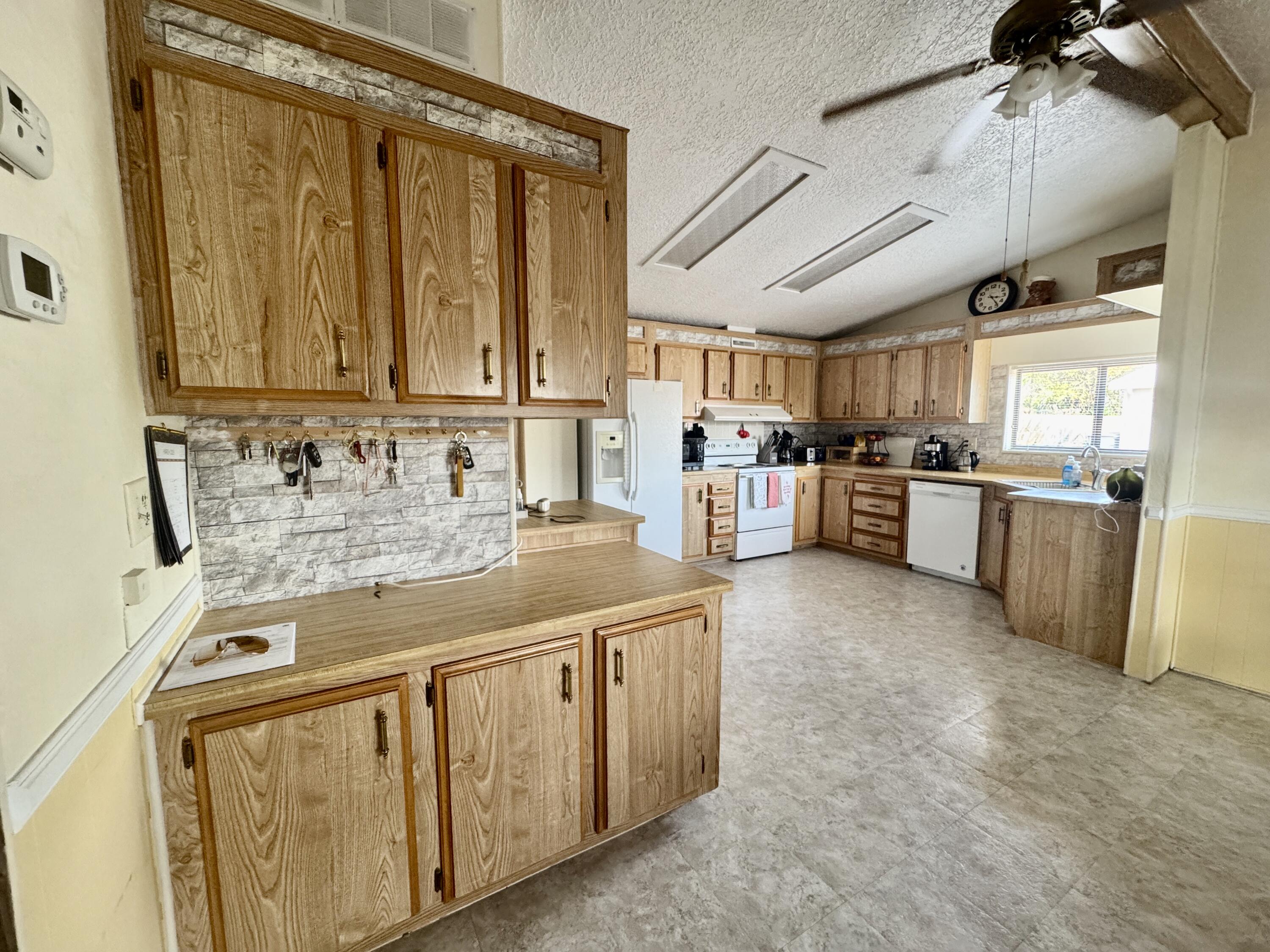 RAINBOW RIDGE MOBILE HOME PARK - Residential