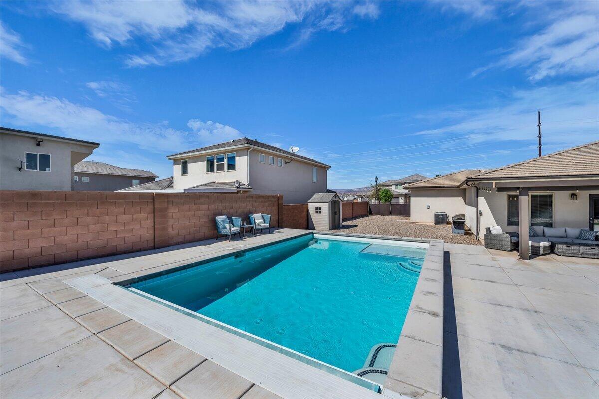 BROOKHAVEN FIELDS - Residential