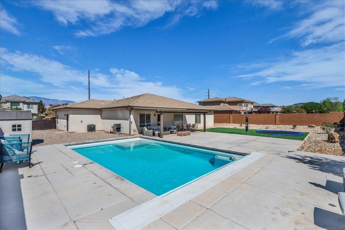 BROOKHAVEN FIELDS - Residential