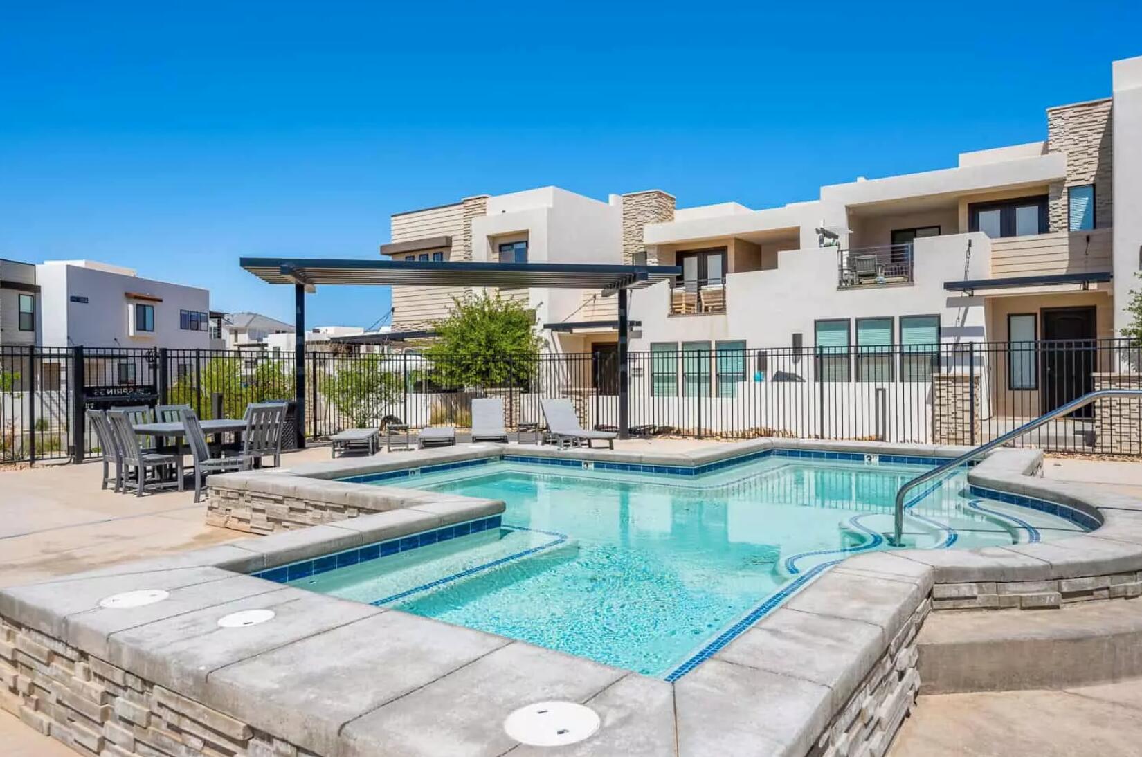 DESERT COLOR RESORT - Residential